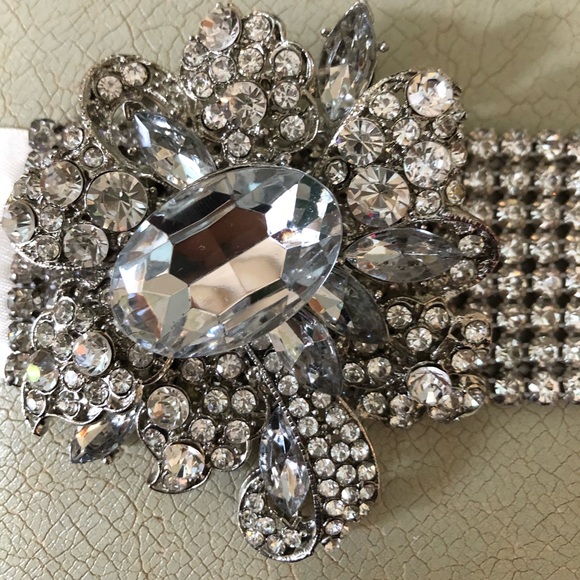 Rhinestone wedding belt - Picture 4 of 10
